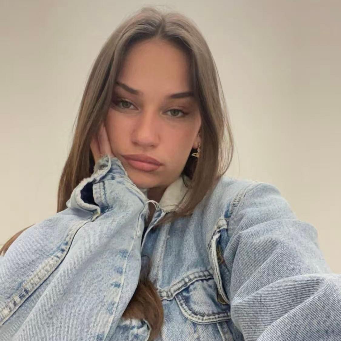 Léa, 22, France – Essca