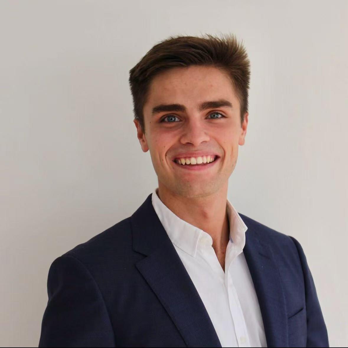 Victor, 23, France – Intern